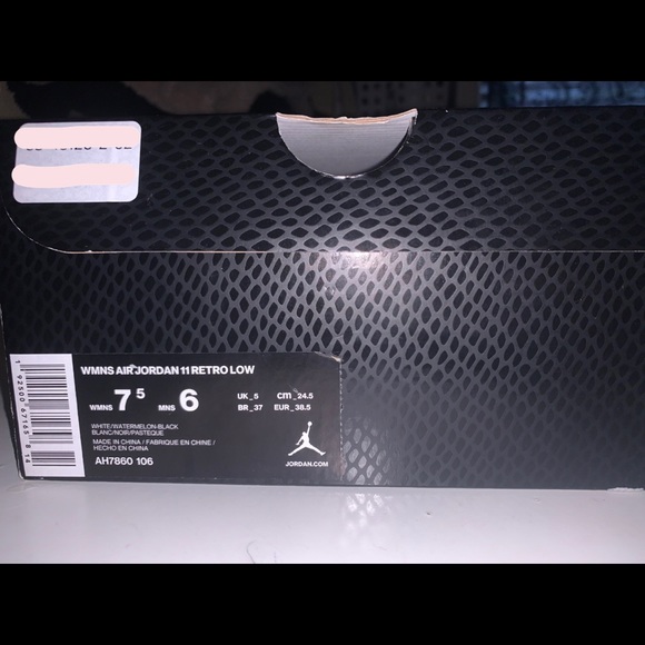 I’m selling my pink snakeskin 11s - Picture 3 of 7